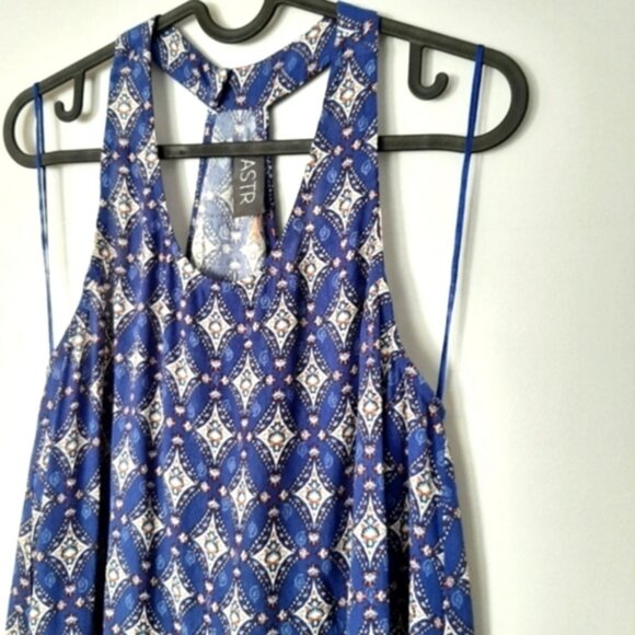 ASTR Anthropologie Split Back Scoop Neck Blue Patterned Tank Top Sz XS - Picture 3 of 12
